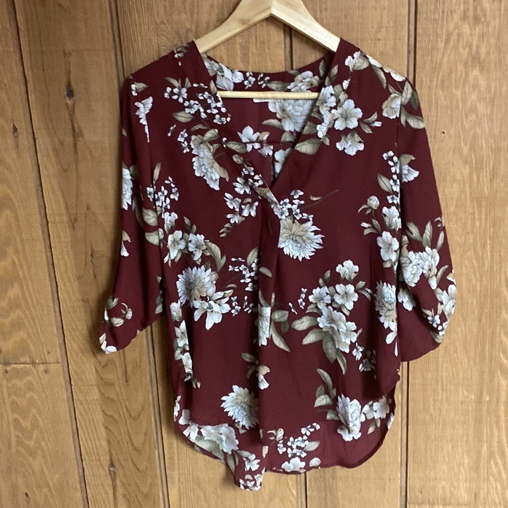 Lush sheer Hi Lo floral blouse with‎ roll sleeves and a V neck Women’s size XS